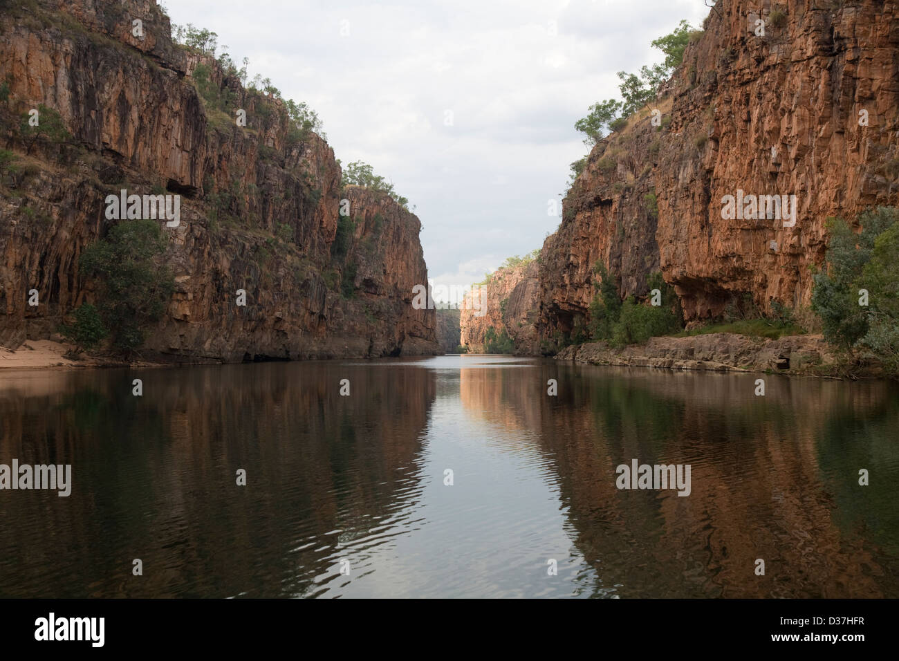Gargantas naturales, el Parque Nacional de Nitmiluk, por el Río Katherine, el Territorio del Norte, Australia Foto de stock