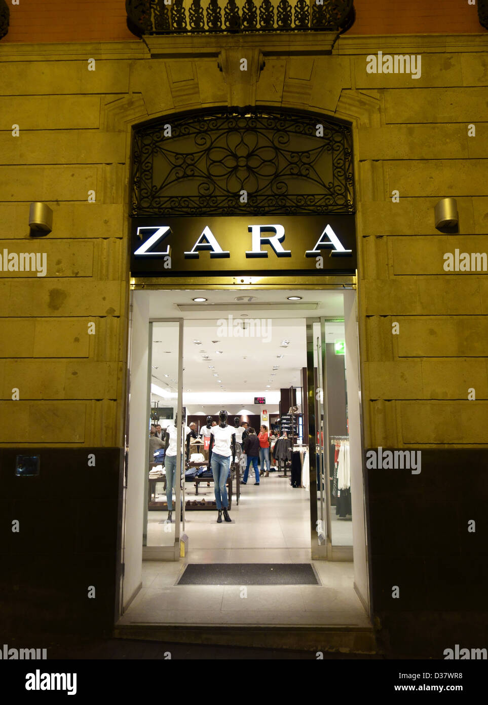 Zara tienda de moda en Santa Cruz de Tenerife, Islas Canarias Fotografía de  stock - Alamy
