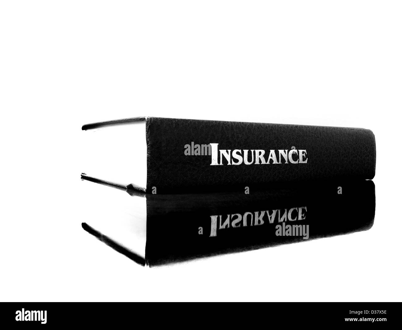 Cuero viejo libro sobre el tema de seguros para la atención de la salud afecta en América Foto de stock