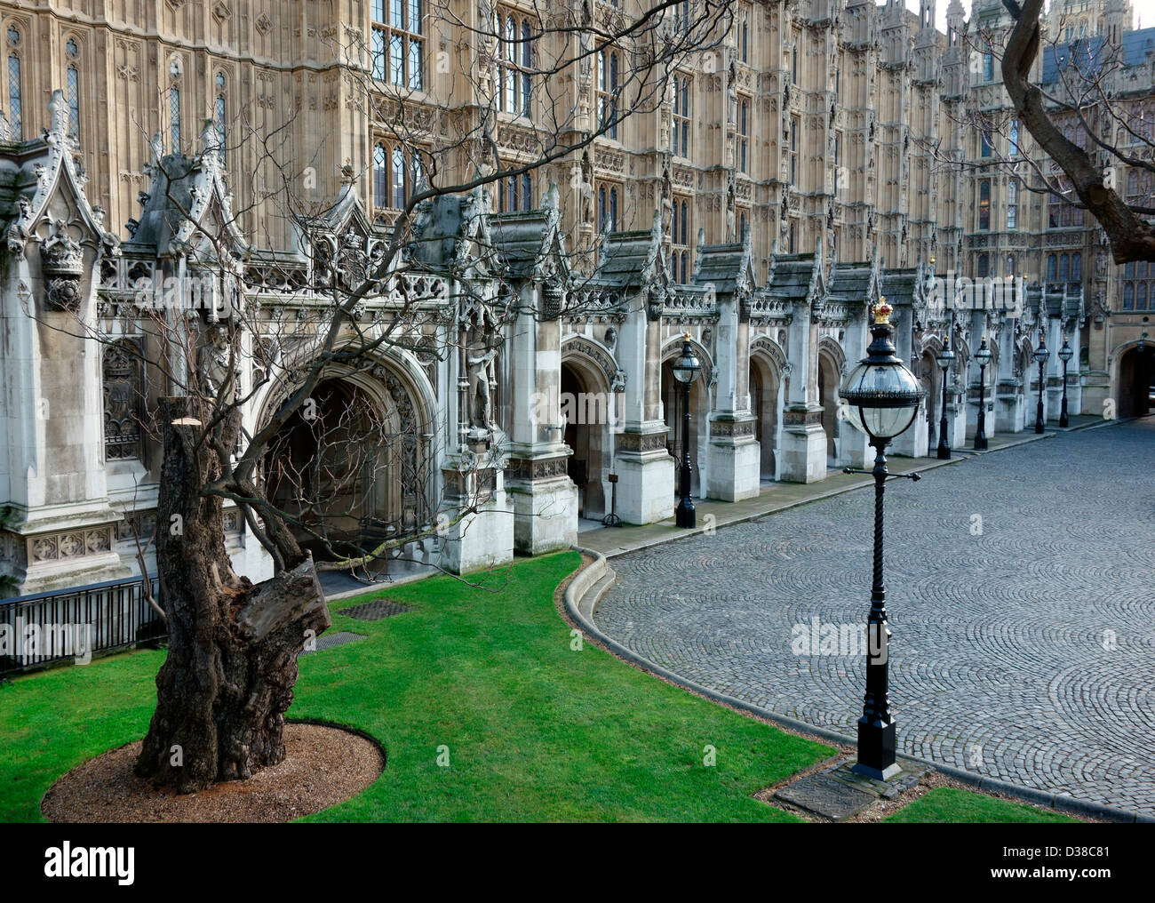 Cerca de la parte frontal de las casas del parlamento británico Foto de stock