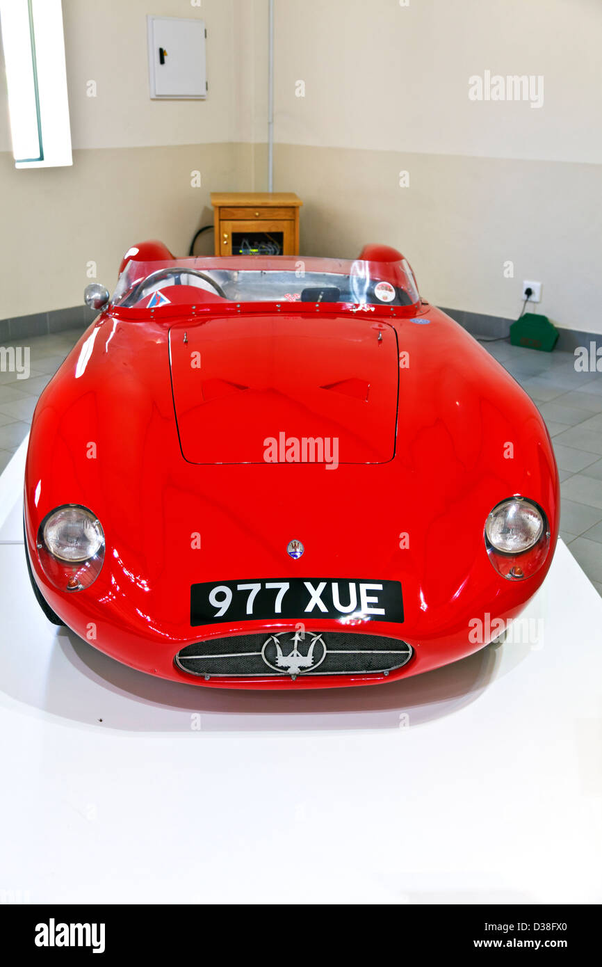una-coleccion-de-clasicos-del-automovilismo-historico-de-coches-maserati-d38fx0.jpg