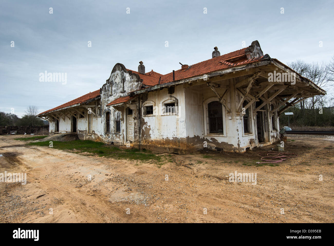 Un tren histórico depot en Wadley, Alabama, construido en un estilo de