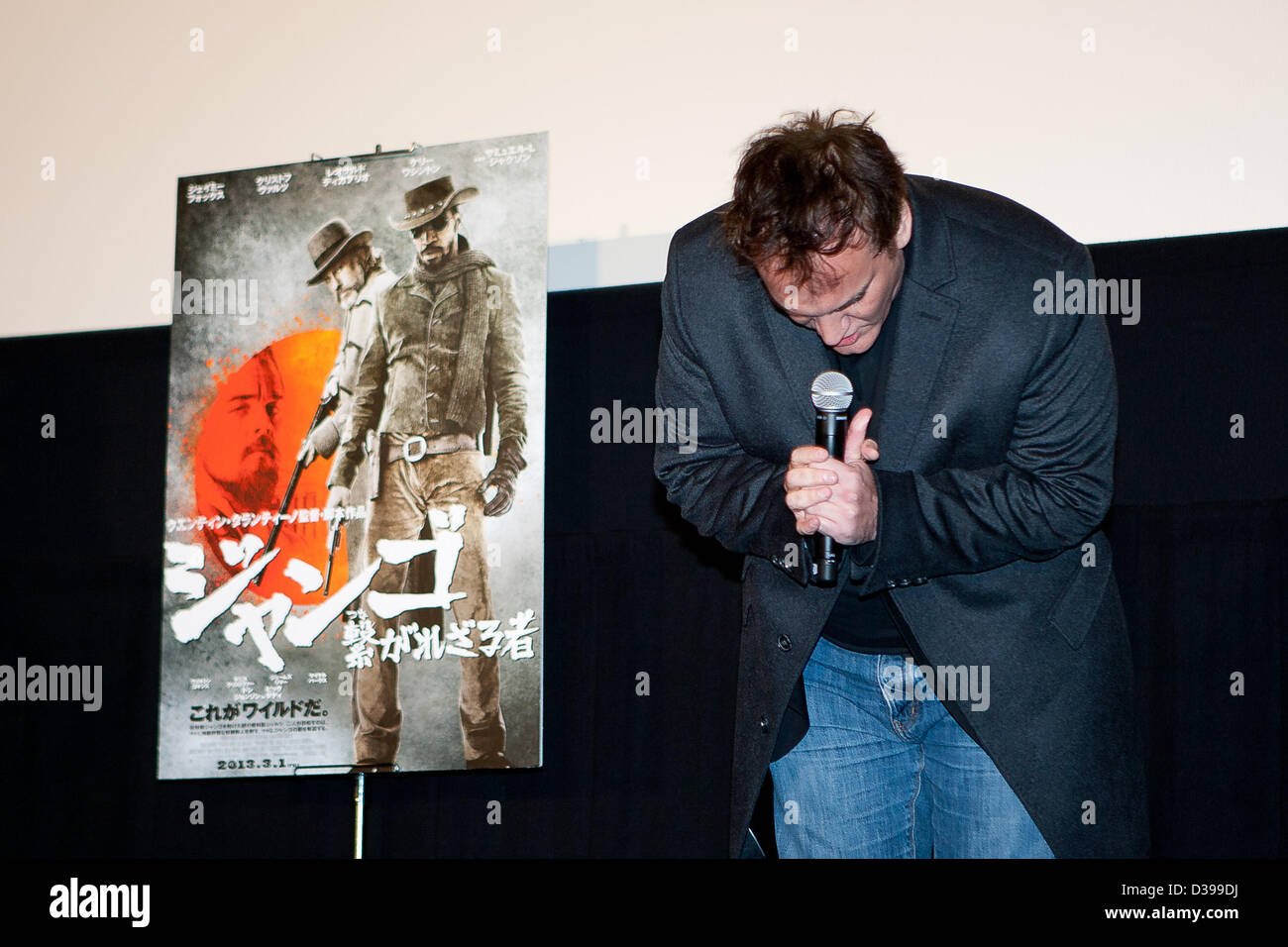 Tokio, Japón. 13 de febrero de 2013. Director Quentin Tarantino película vino directamente desde Londres para promover su más reciente película 'Django Unchained" protagonizada por: Jamie Foxx, Christoph Waltz, Leonardo DiCaprio, Kerry Washington, Samuel L. Jackson y Don Johnson a cientos de aficionados japoneses en el cine en Tokio. Fue muy enérgico a sus aficionados que vitorearon y aplaudieron a otra gran película de él. (Foto por Michael Steinebach /Aflo/Alamy Live News) Foto de stock