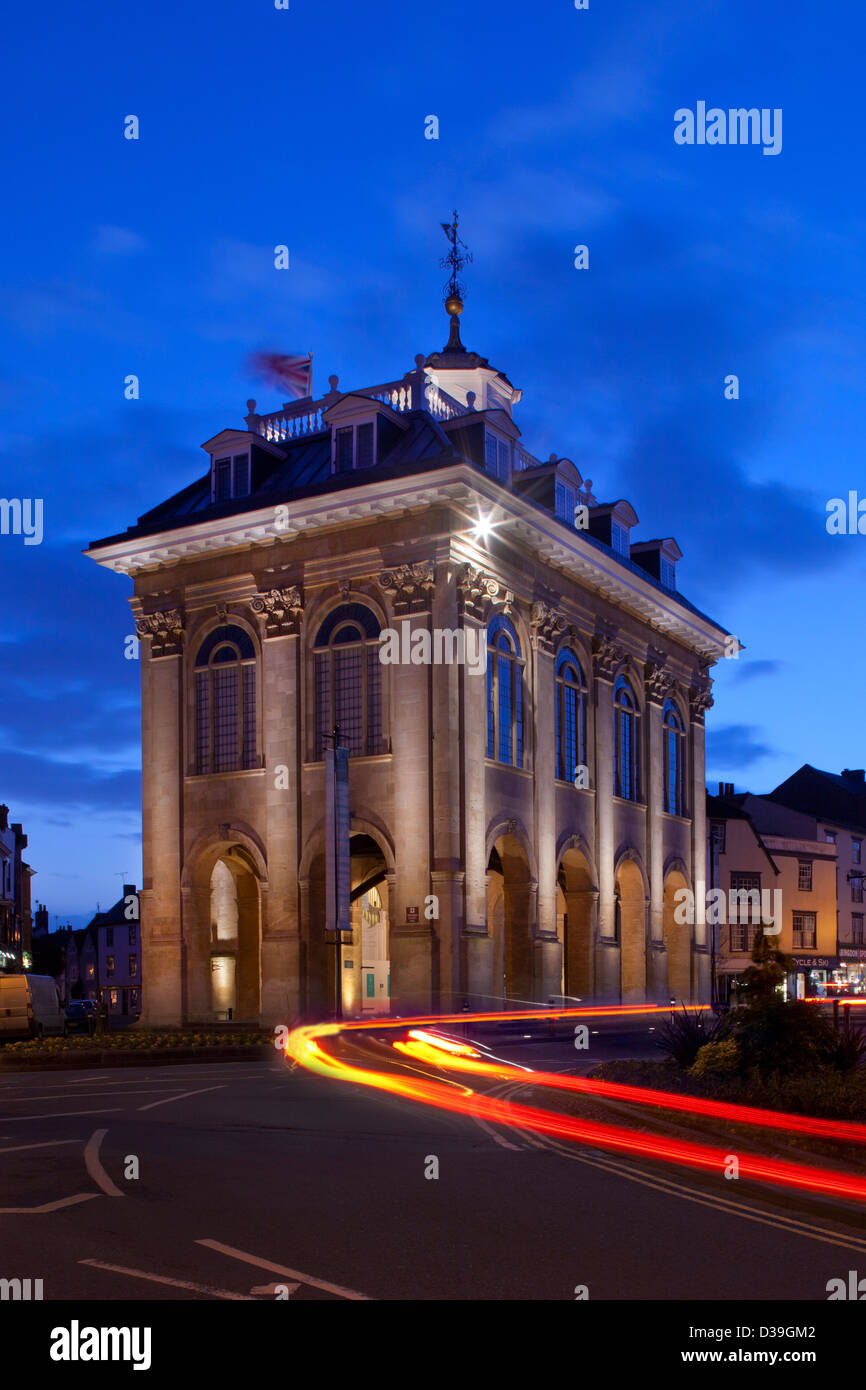 El County Hall Museum en la noche, Abingdon, Oxfordshire, Inglaterra Foto de stock