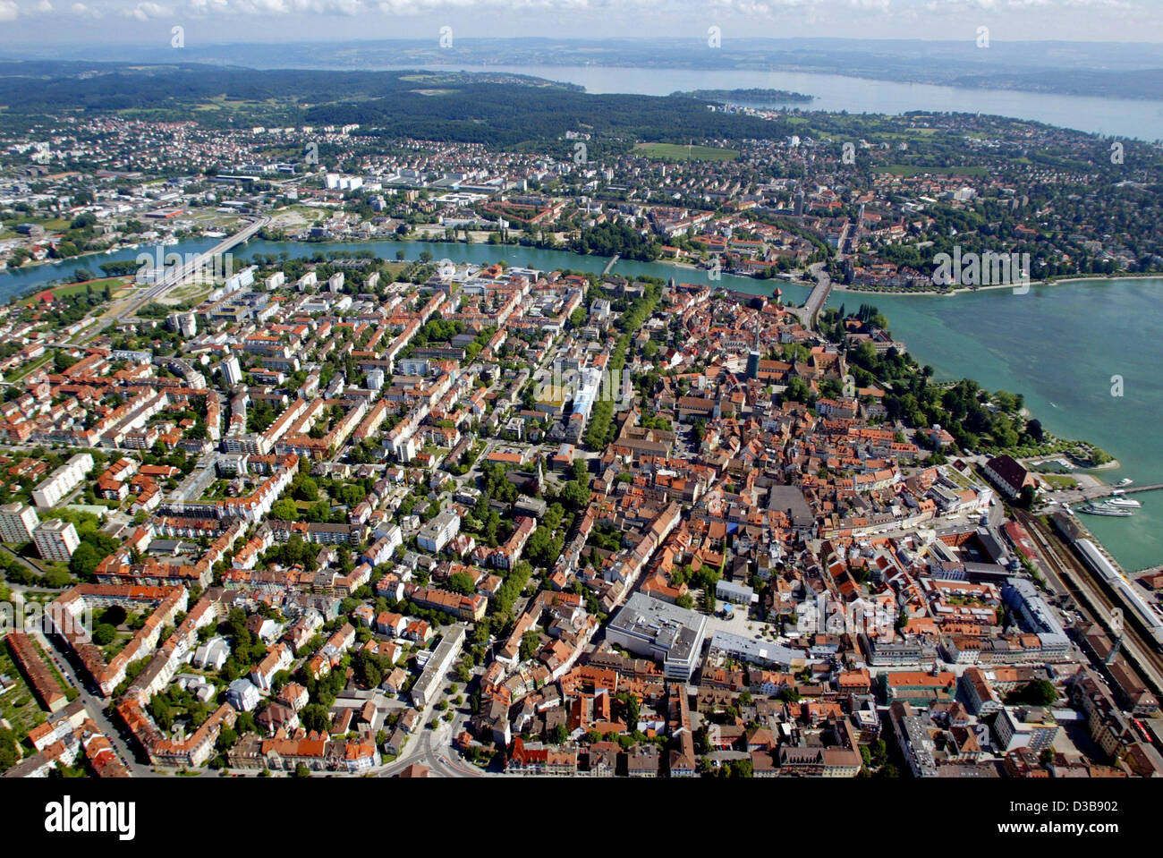 (Dpa) - La foto aérea muestra de Konstanz, Alemania, 3 de julio de 2005. Foto de stock