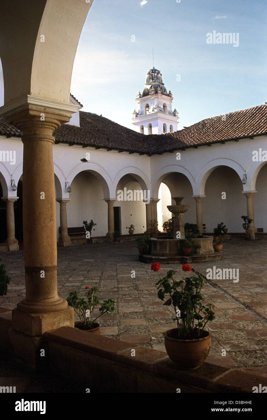 Los archivos de datos (DPA) Una vista del patio de la Casa de la