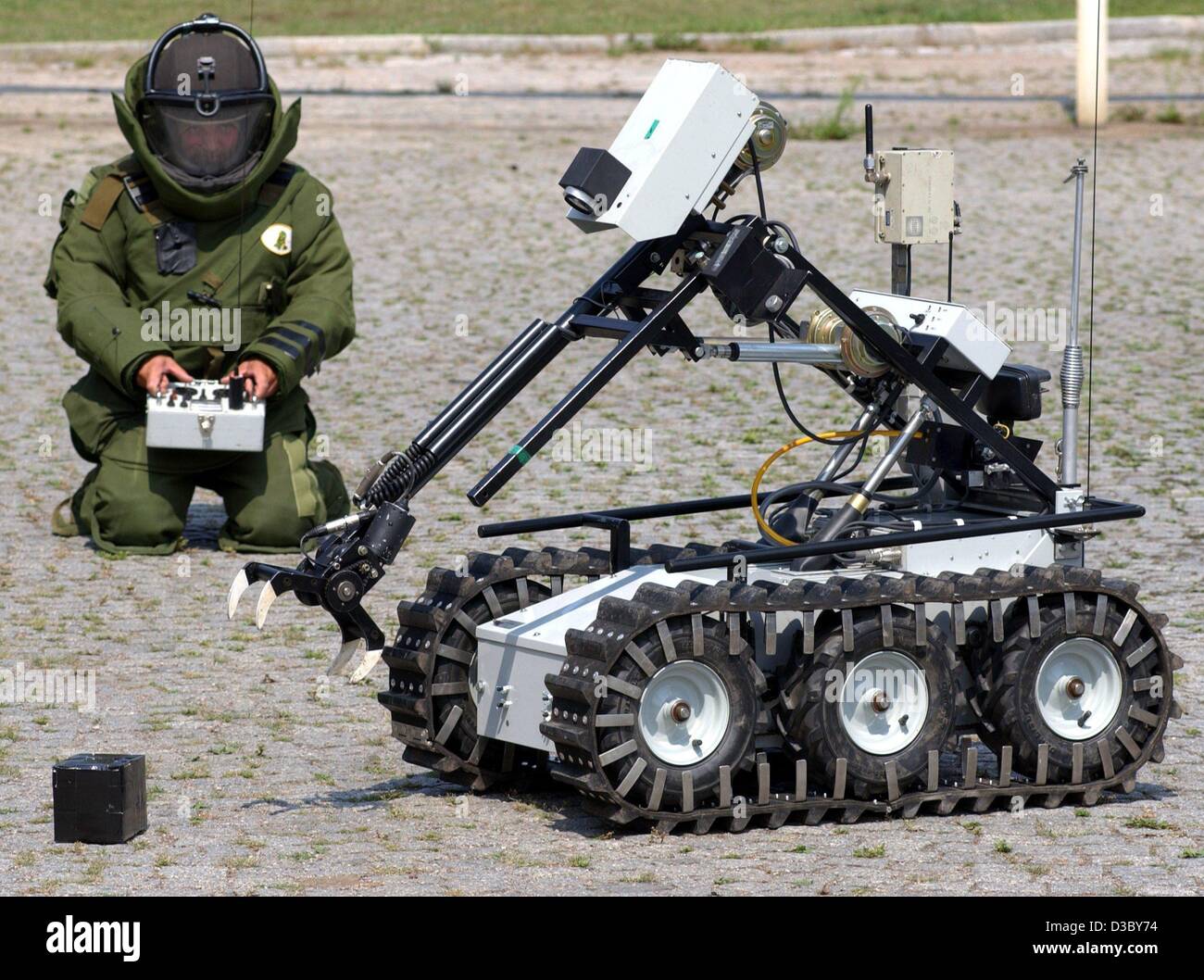 Bomba robot fotografías e imágenes de alta resolución - Alamy