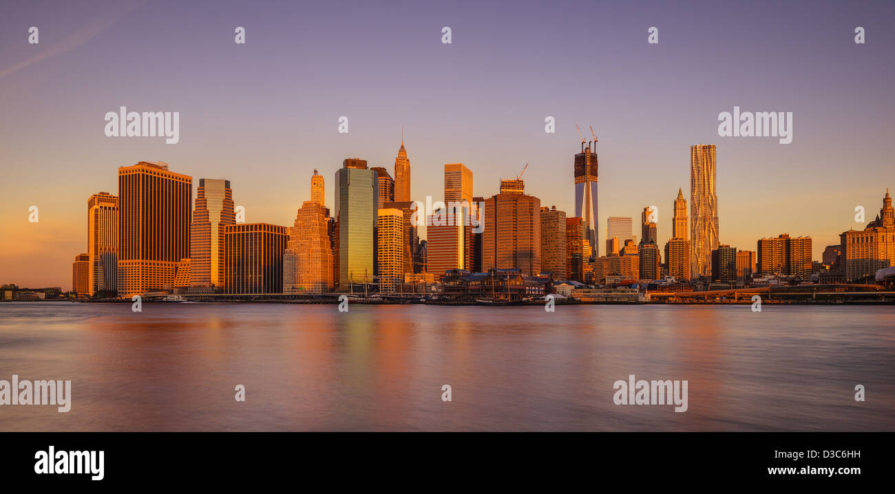 Lower Manhattan al amanecer, la ciudad de Nueva York EE.UU. Foto de stock