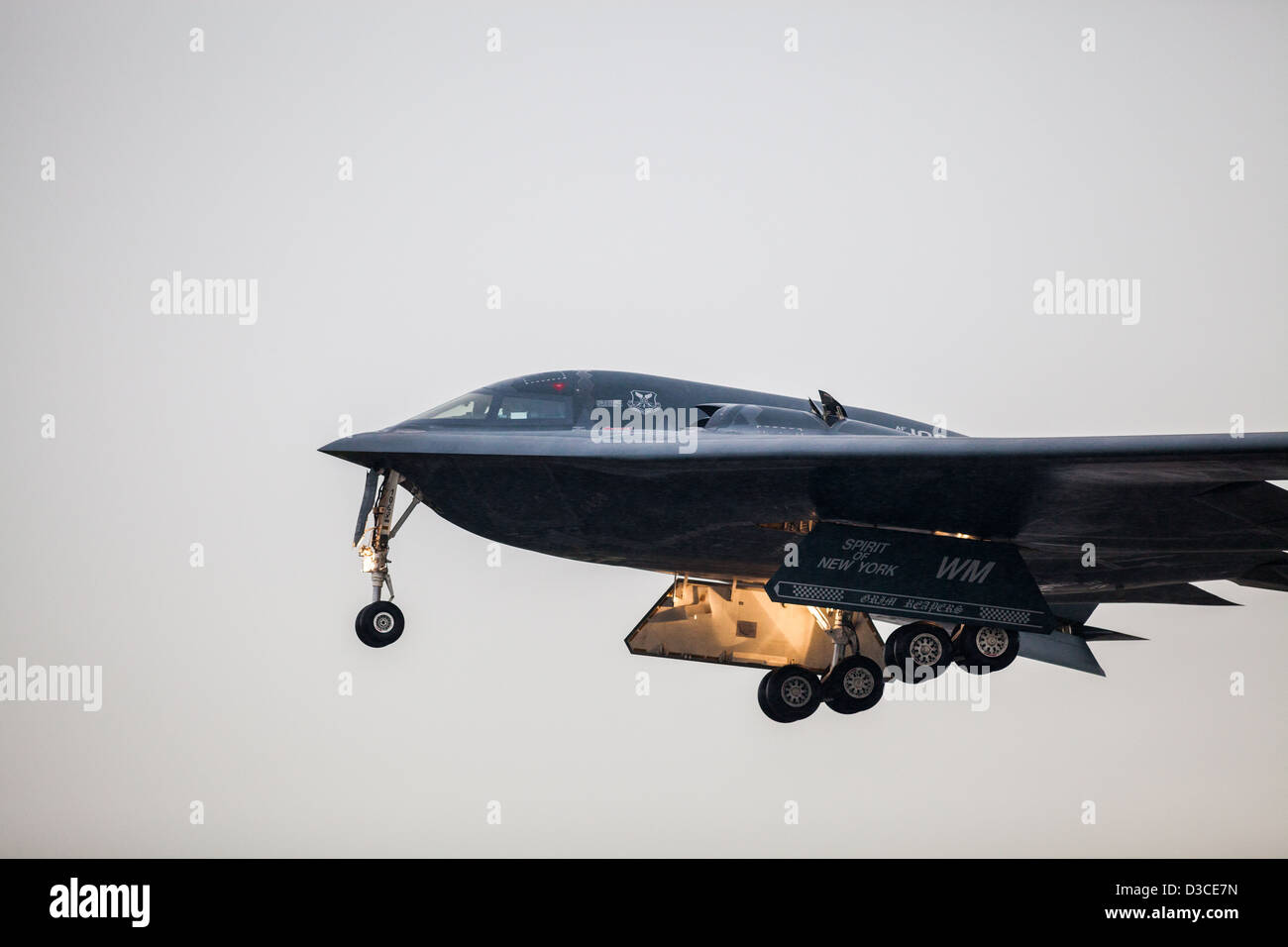 Bombardero B2 en la aproximación a la RAF Fairford Foto de stock