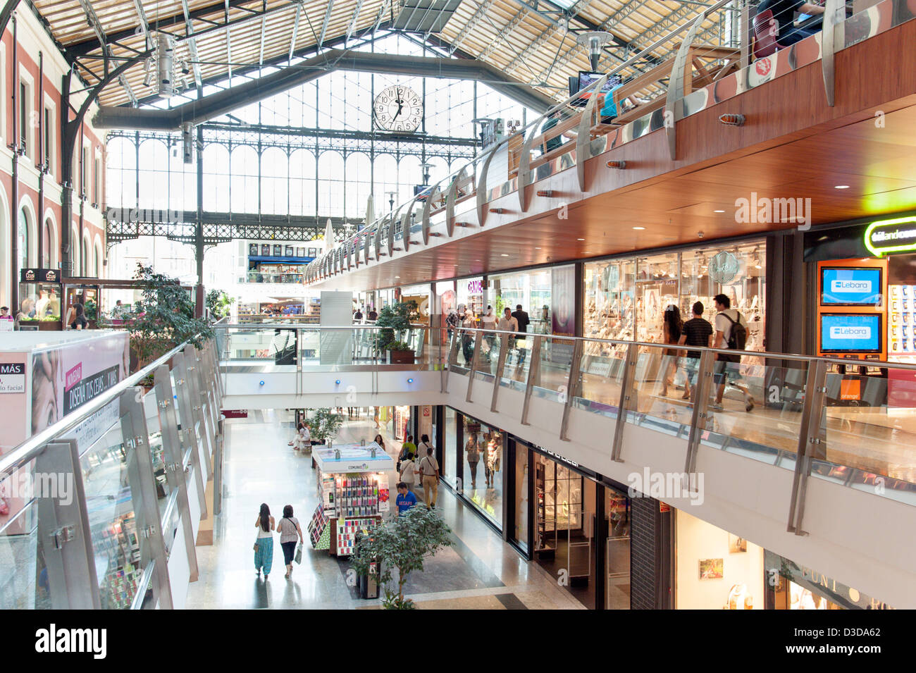 Shopping centre spain fotografías e imágenes alta resolución Alamy