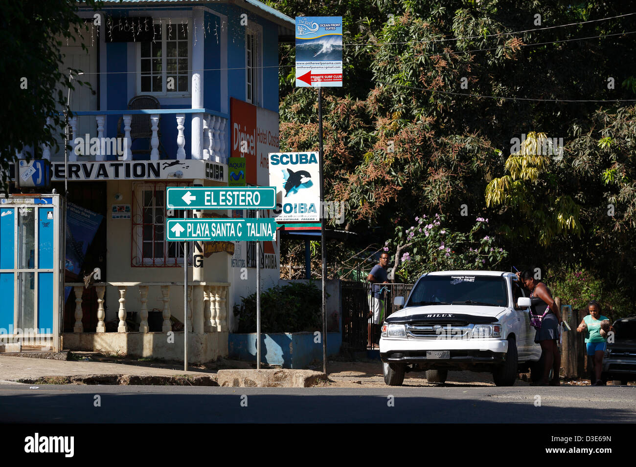 Ciudad pequeña escena callejera, Santa Catalina, Panamá Foto de stock