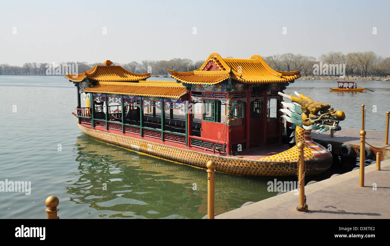 Dragon Boat - Lago Kunming, Palacio de Verano, Beijing Foto de stock
