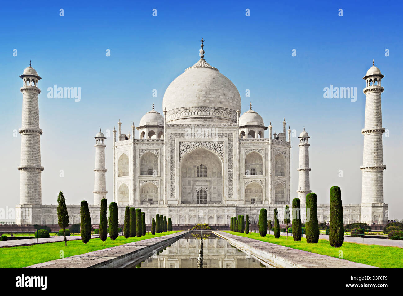 La luz del amanecer en el Taj Mahal, en Agra, India Foto de stock