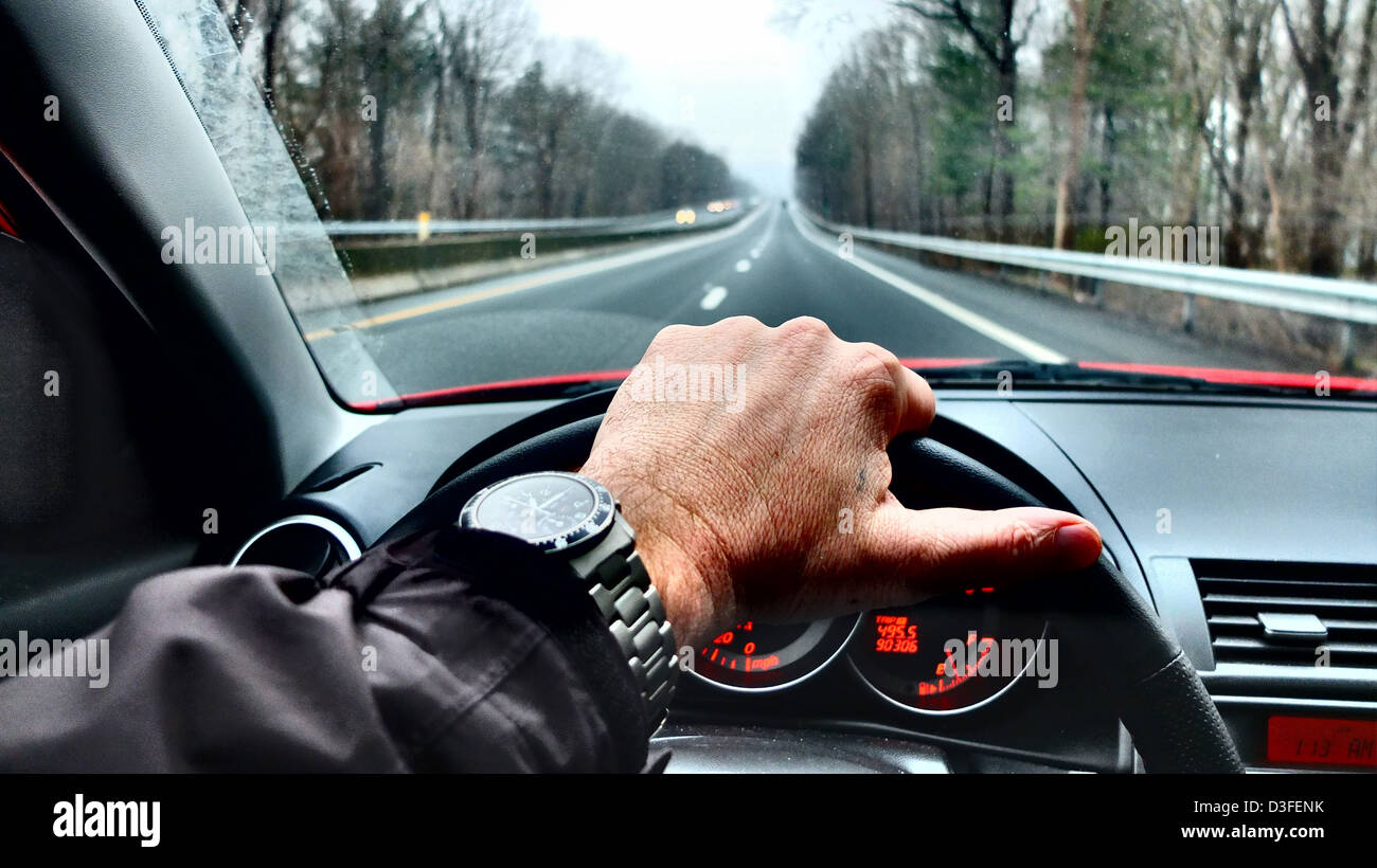 Hombre manejando primera persona fotografías e imágenes de alta