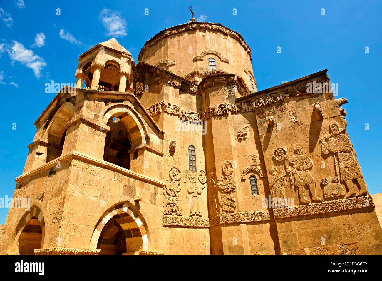 Siglo 10 La catedral ortodoxa armenia de la Santa Cruz en la isla de Akdamar, Lago Van, Turquía Foto de stock
