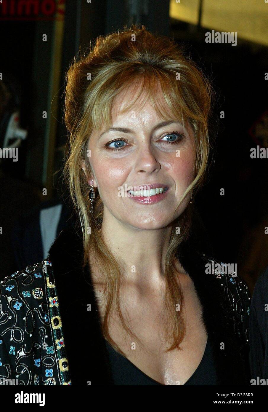 (Dpa) - La actriz italiana Greta Scacchi llega a la vista previa de la película "Tormenta del Báltico" en Berlín, el 13 de octubre de 2003. La película alemana con un elenco internacional narra la historia de un joven periodista de Hamburgo que descubre la verdad detrás del hundimiento del Mar Báltico transbordador "Estonia" en 1994, donde más de 850 personas se ahogaron. Foto de stock