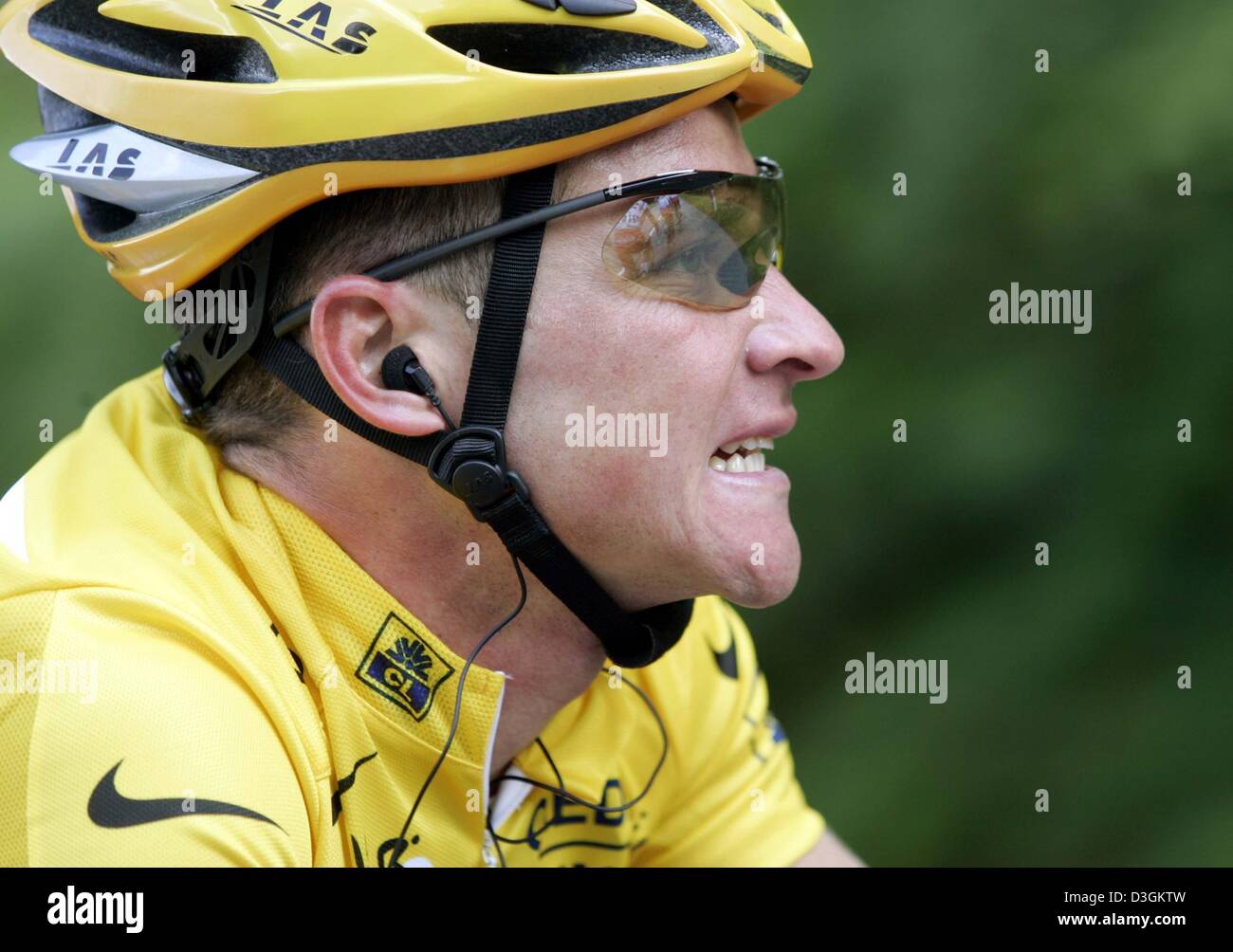 Dpa) - 25-año-viejo ciclista francés Thomas Voeckler, del equipo Brioches la Boulangere lleva el líder de la carrera el maillot amarillo durante la novena etapa del Tour Francia, carrera de ciclismo