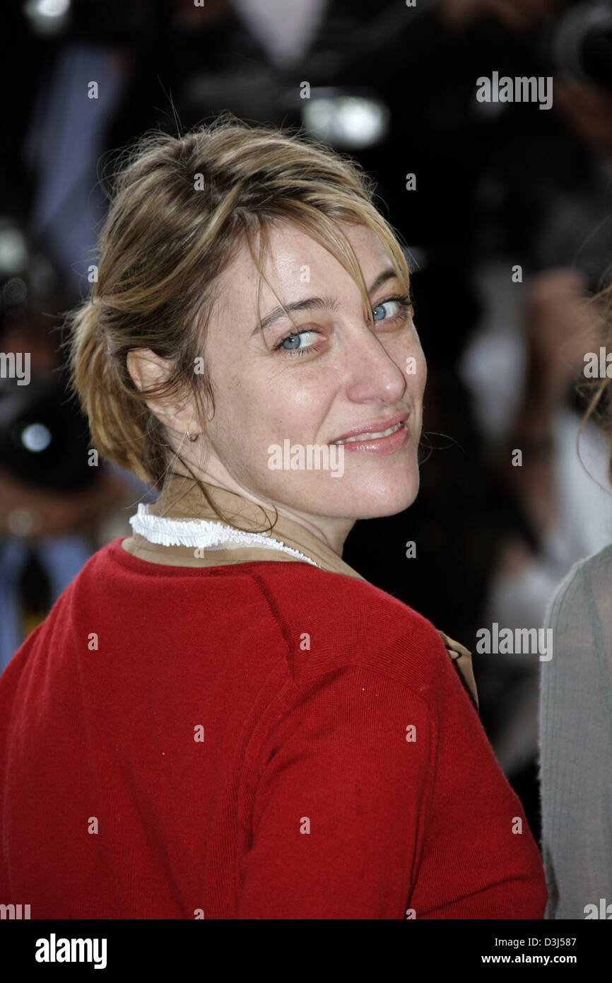 (Dpa) - La actriz italiana Valeria Bruni Tedeschi en una foto de la película llamada "Le temps qui reste" en el 58º Festival Internacional de Cine de Cannes, Francia, el 16 de mayo de 2005. Foto de stock