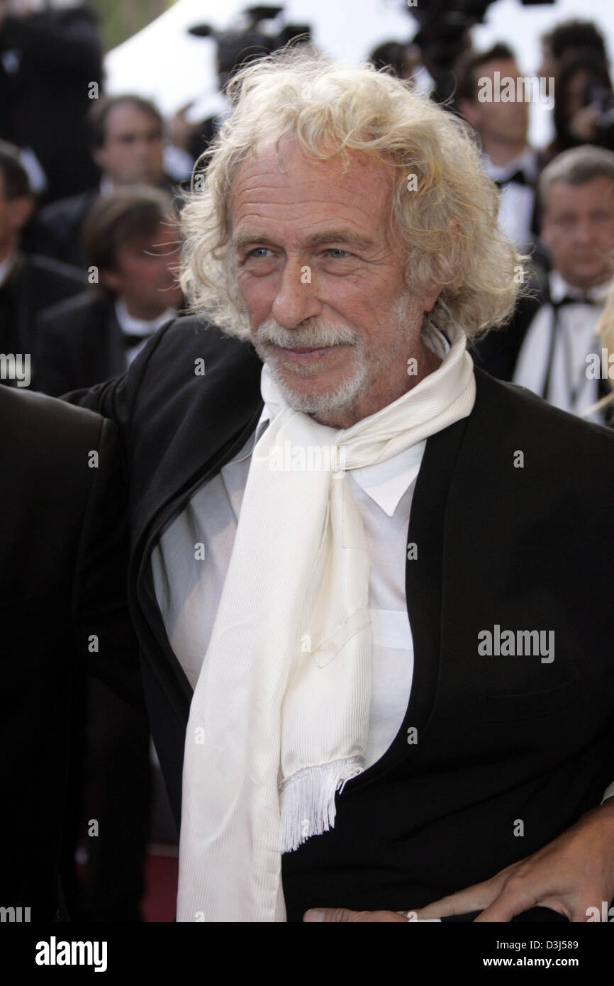 (Dpa) - El actor francés Pierre Richard en el estreno de la película 'Star Wars Episodio 3: La Venganza de los Sith' en el 58º Festival Internacional de Cine de Cannes, Francia, el 15 de mayo de 2005. Foto de stock