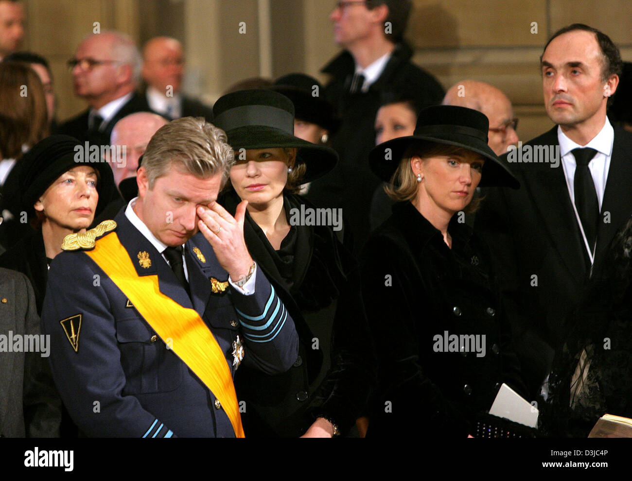 (Dpa) - (L-R): El Príncipe heredero Philippe y la corona de la princesa Mathilde de Bélgica, la Princesa Astrid y el príncipe Lorenz, el Archiduque de Austria, asistir a los funerales de la Gran Duquesa Josefina-Carlota de Luxemburgo en la catedral de Luxemburgo, el 15 de enero de 2005. La Gran Duquesa murió de un cáncer de pulmón a la edad de 77 años el 10 de enero de 2005. Foto de stock