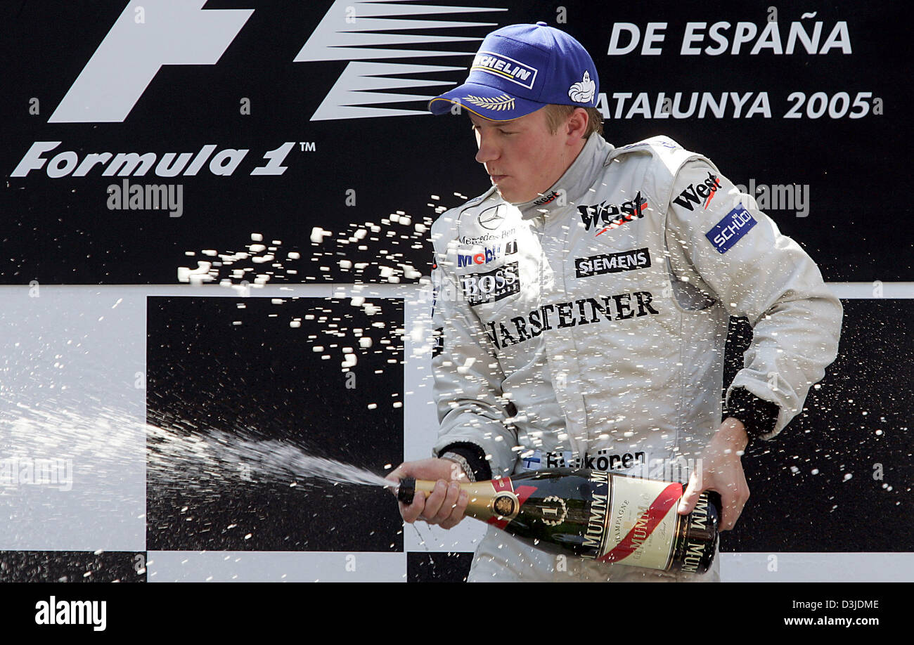 (Dpa) - El finlandés Kimi Raeikkoenen Fórmula Uno de McLaren Mercedes celebra su victoria rociar con champán en el podio después del Gran Premio de España en la pista de carreras de F1 Circuit de Catalunya, cerca de Barcelona, España, 8 de mayo de 2005. Foto de stock