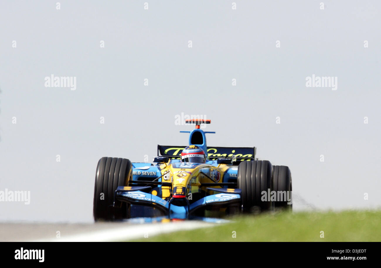 Dpa) - El piloto de Fórmula 1 Español Fernando Alonso de Renault conduce su  coche de carreras en la pista de Fórmula Uno en el circuito de Imola,  Italia, viernes 22 de