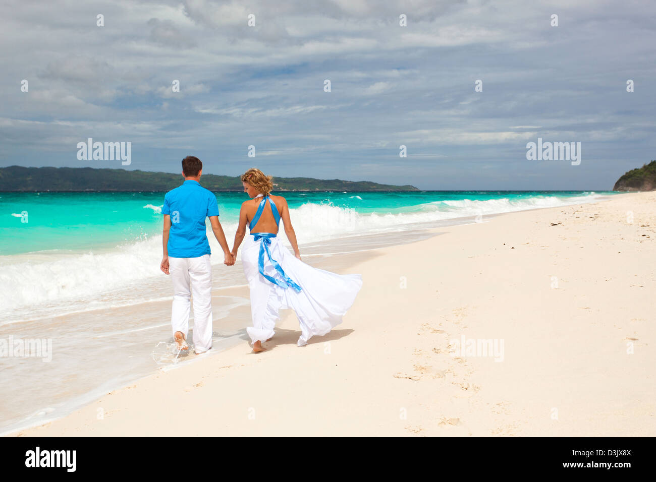 Vestidos de novia para la playa fotografías e imágenes de alta resolución - Alamy Vestidos de novia para la playa fotografías e imágenes de alta resolución - Alamy