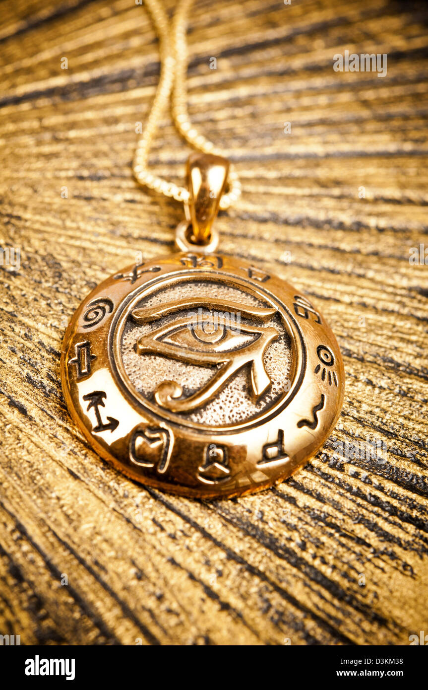 amuleto jeroglífico egipcio fotografías e imágenes de alta resolución - Alamy