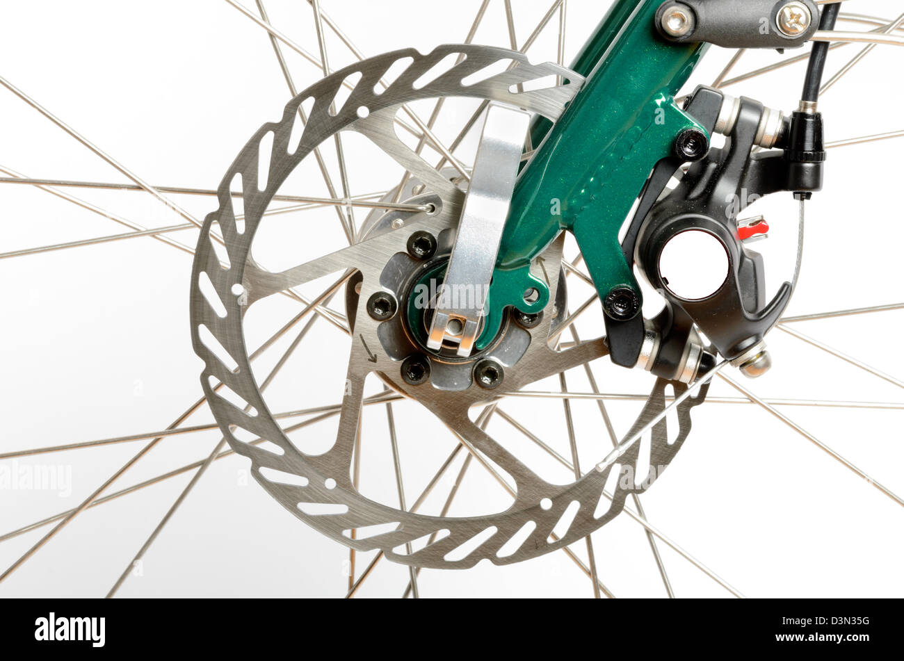 La bicicleta y la mordaza de freno de disco aislado sobre un fondo blanco  Fotografía de stock - Alamy