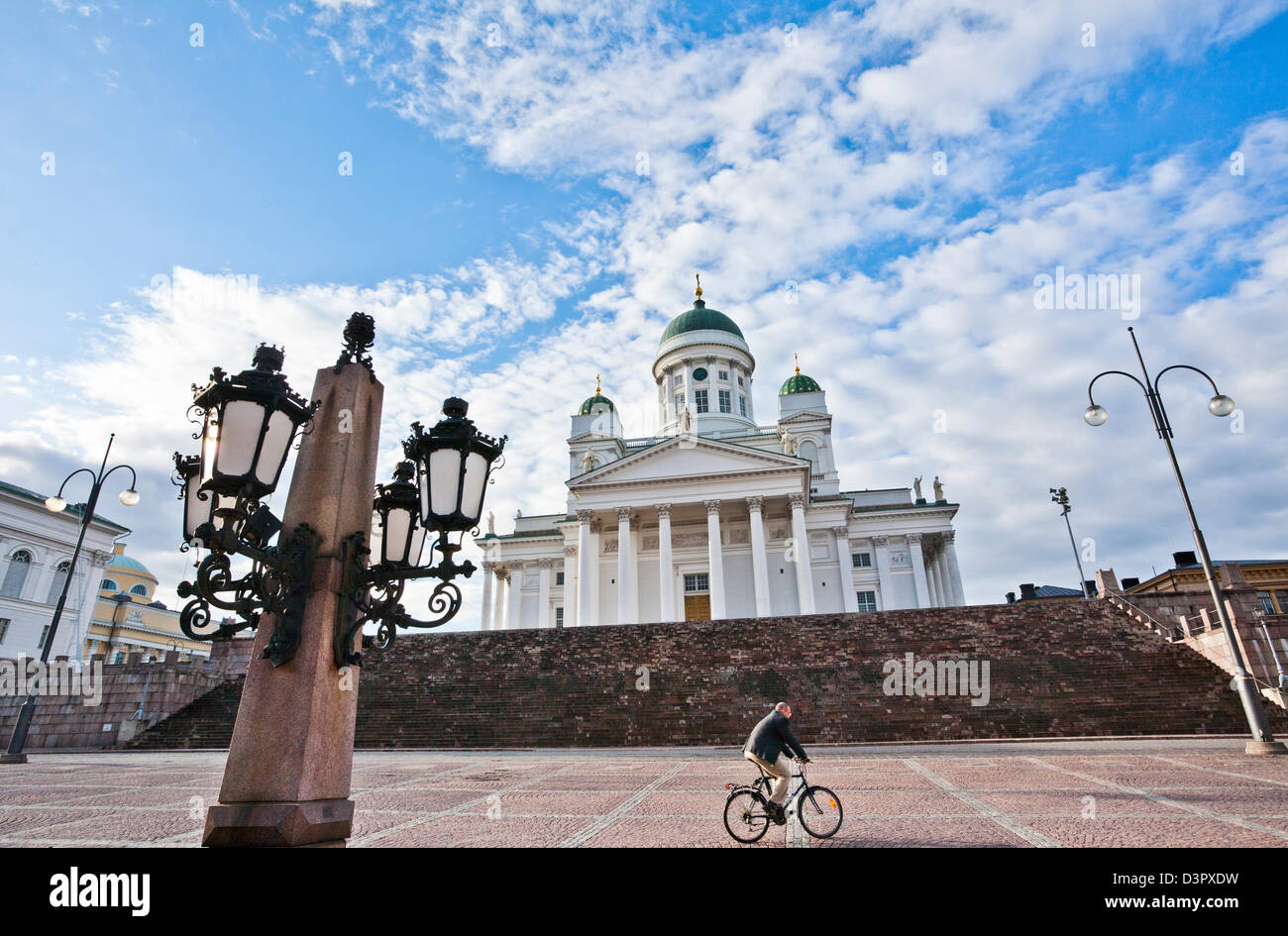 Finlandia, Helsinki, vista de la Catedral en la Plaza del Senado de Helsinki Foto de stock