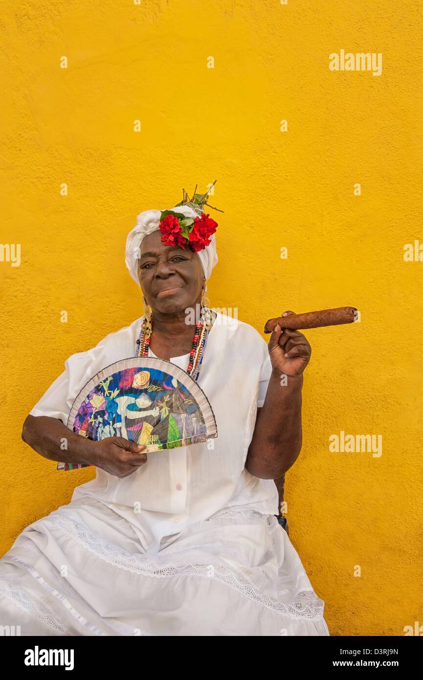 Vestido tradicional mujer cubana fotografías e imágenes de alta resolución  - Alamy