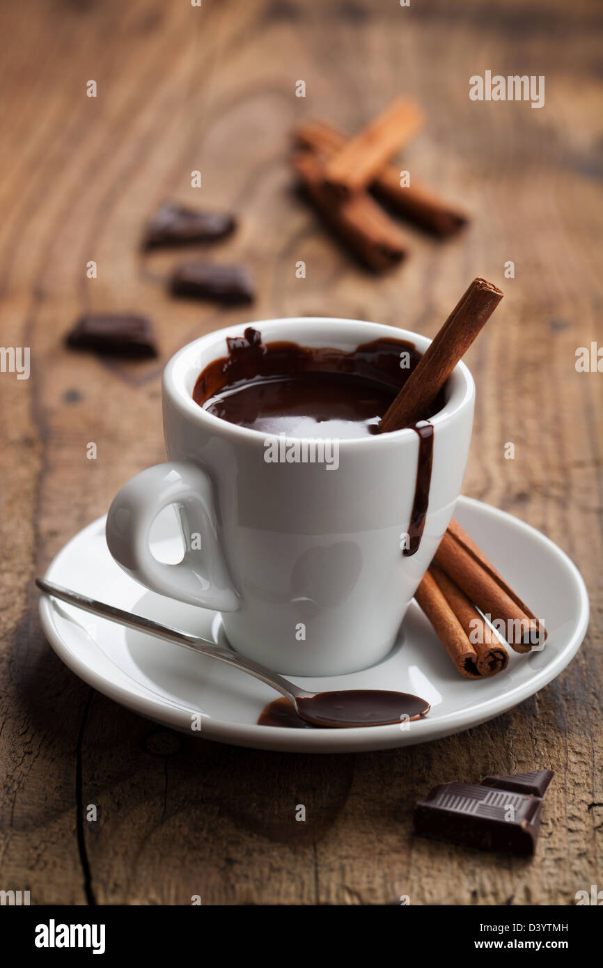 Chocolate caliente con canela Foto de stock