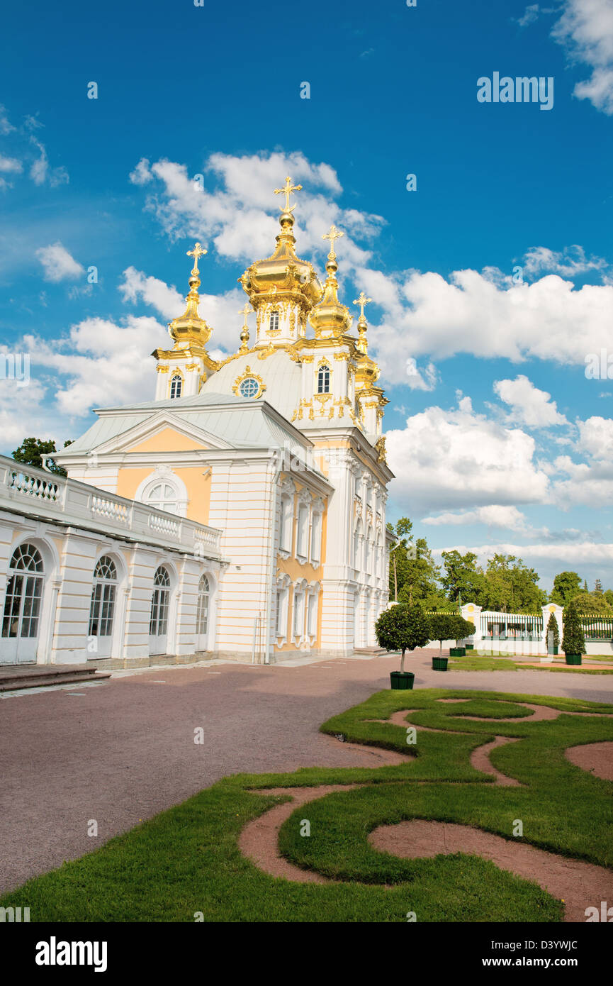 Histórico Grand Palace en Petergof park. Rusia Foto de stock