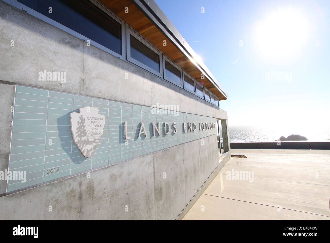 El recientemente construido Land's End visitor center en San Francisco. Foto de stock