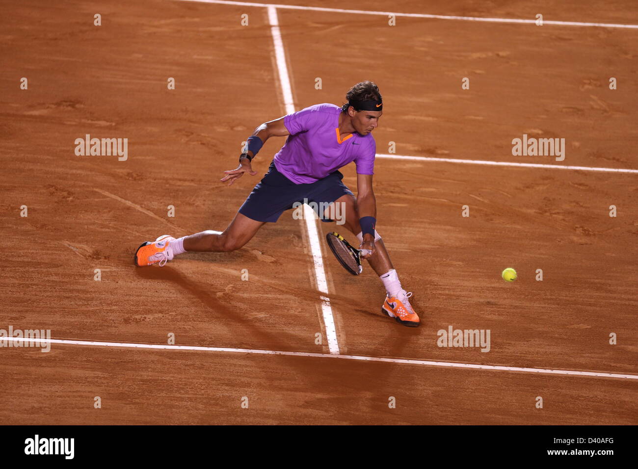 Acapulco, México. El 27 de febrero de 2013. Rafael Nadal de España corre por un balón durante el Abierto de Tenis de México 2013, en Acapulco, México Crédito: Mauricio Paiz / Alamy Live News Foto de stock