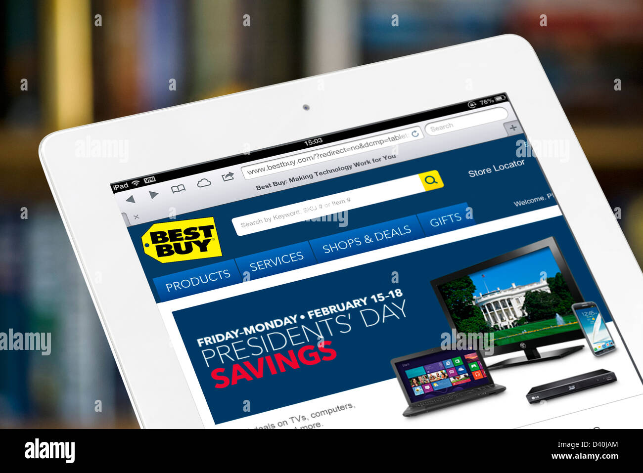 Compras en línea en el sitio web de Best Buy, viewd en un iPad 4, EE.UU. Foto de stock