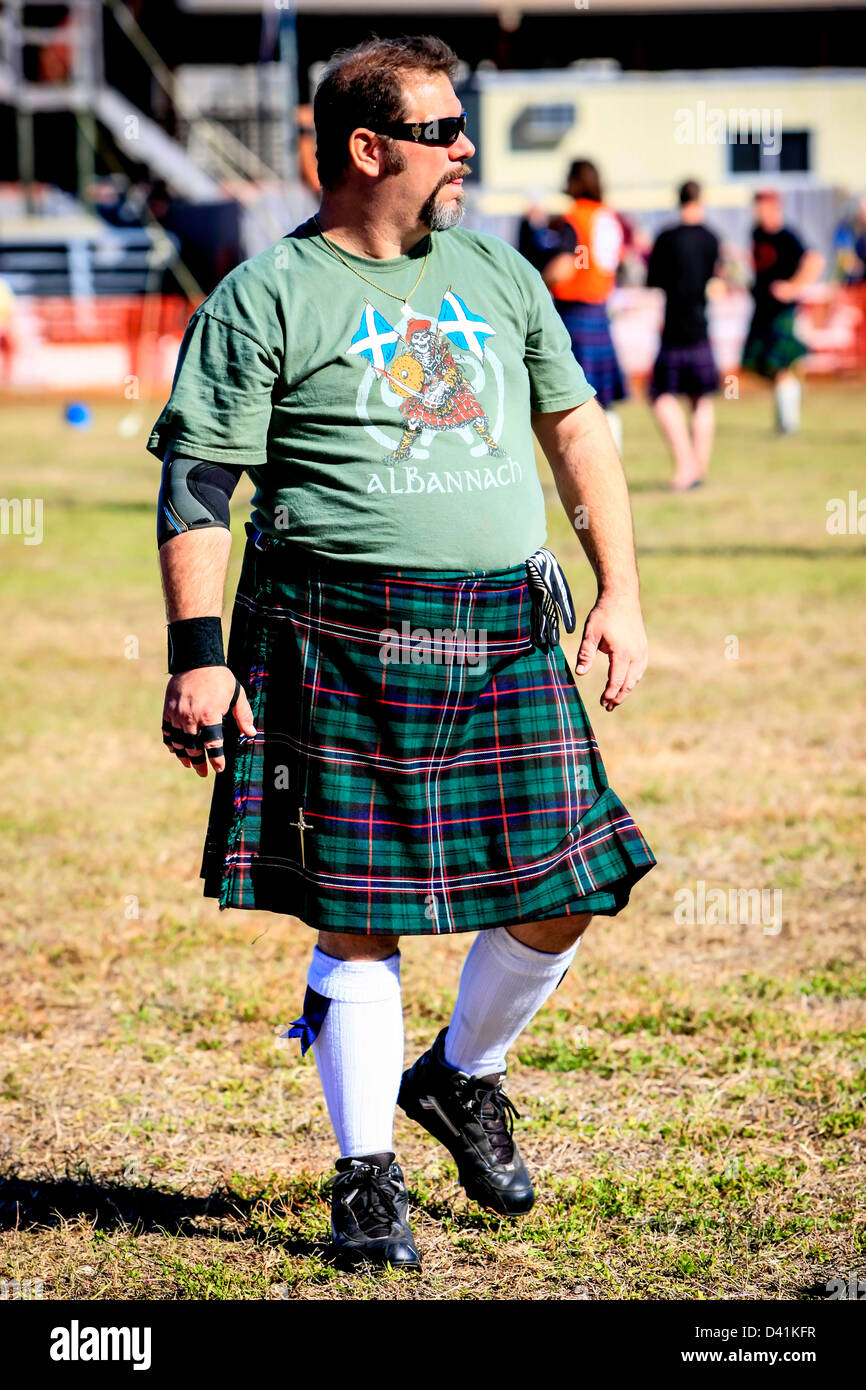 El hombre en su falda en el Sarasota Highland Games en Florida Fotografía  de stock - Alamy