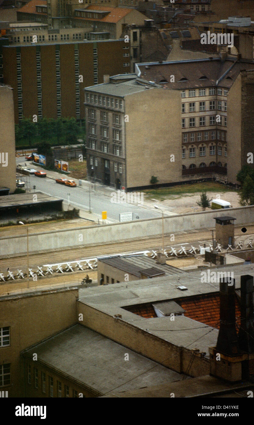 Berlín, RDA, con vistas a la muralla de Berlín a Berlín Occidental Foto de stock