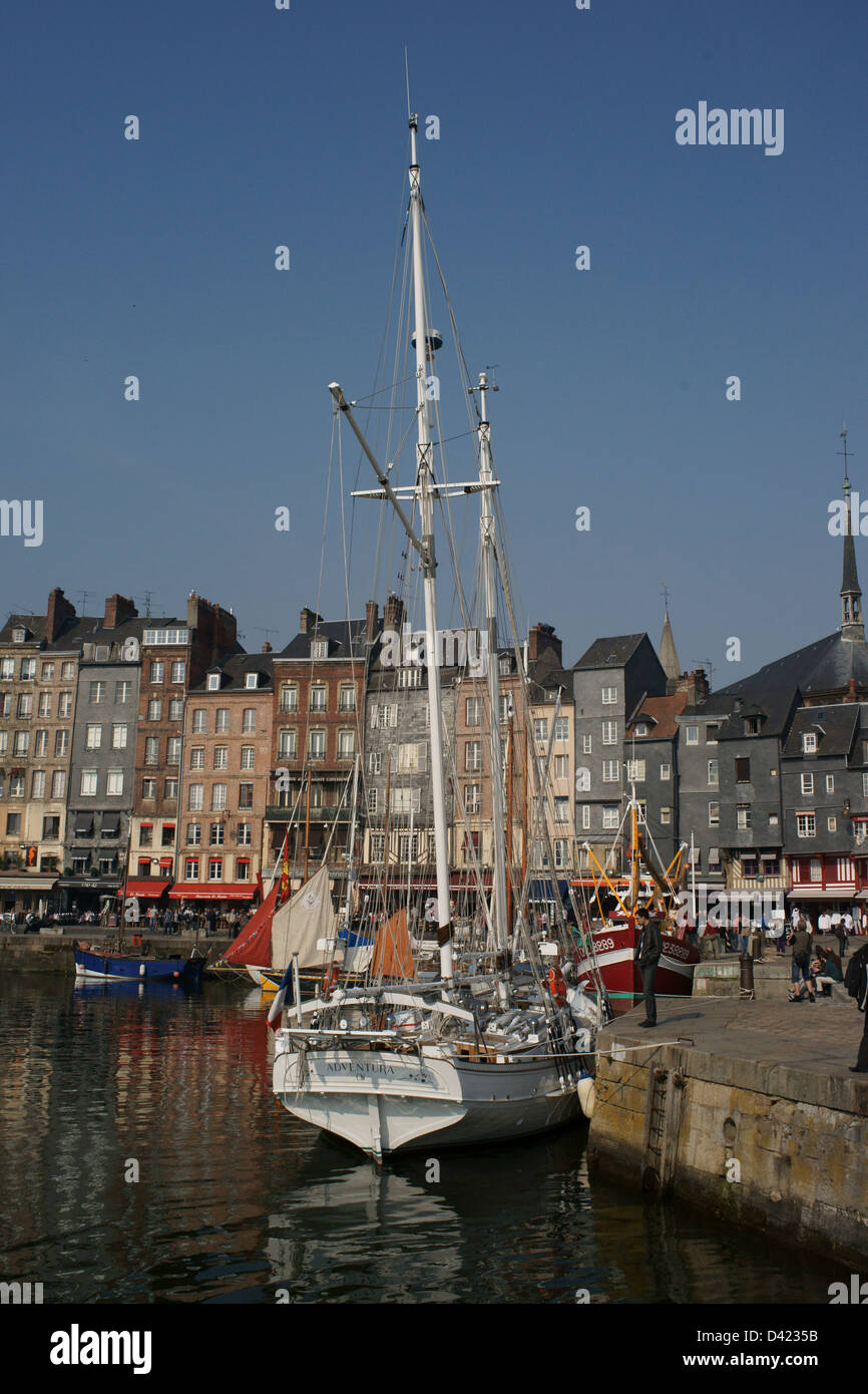 Un puerto en normandia fotografías e imágenes de alta resolución - Alamy