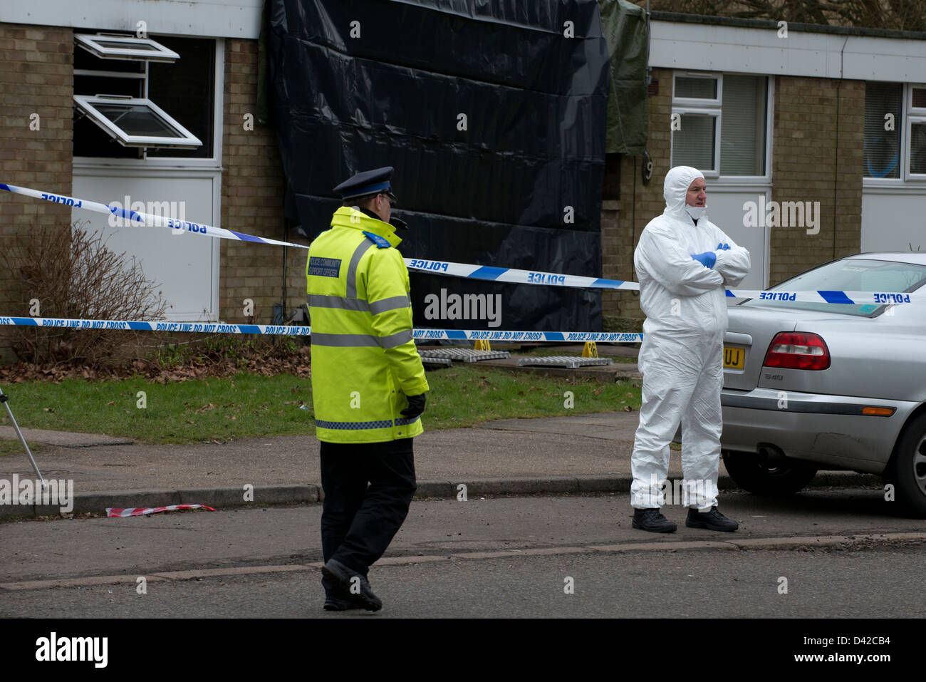La escena del crimen en Hemel Hempstead, Hertfordshire. El cadáver de un hombre en su 60's fue encontrado en la casa quemada. Foto de stock