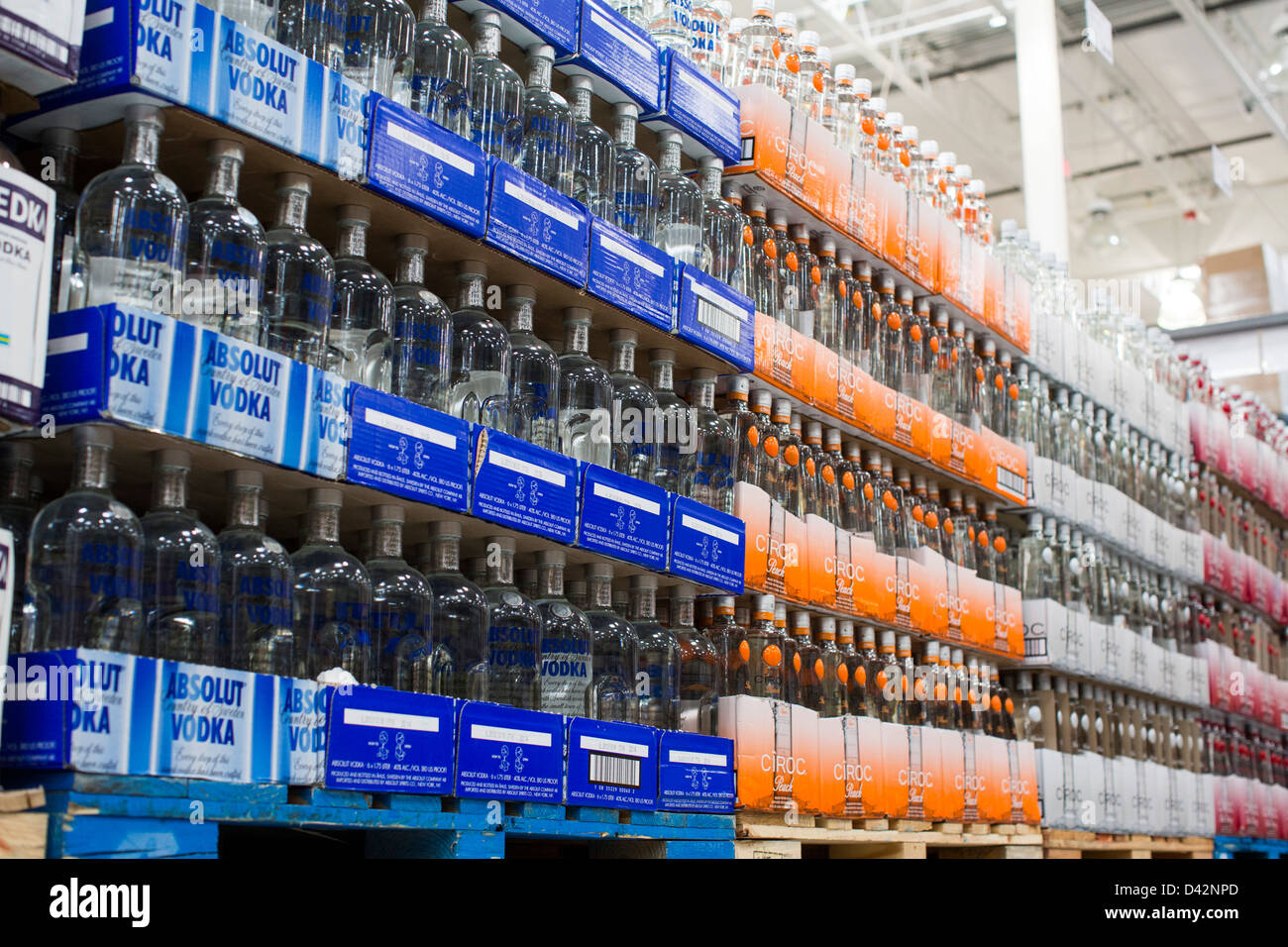 Ciroc y Absolut Vodka en exhibición en un Costco Wholesale Warehouse