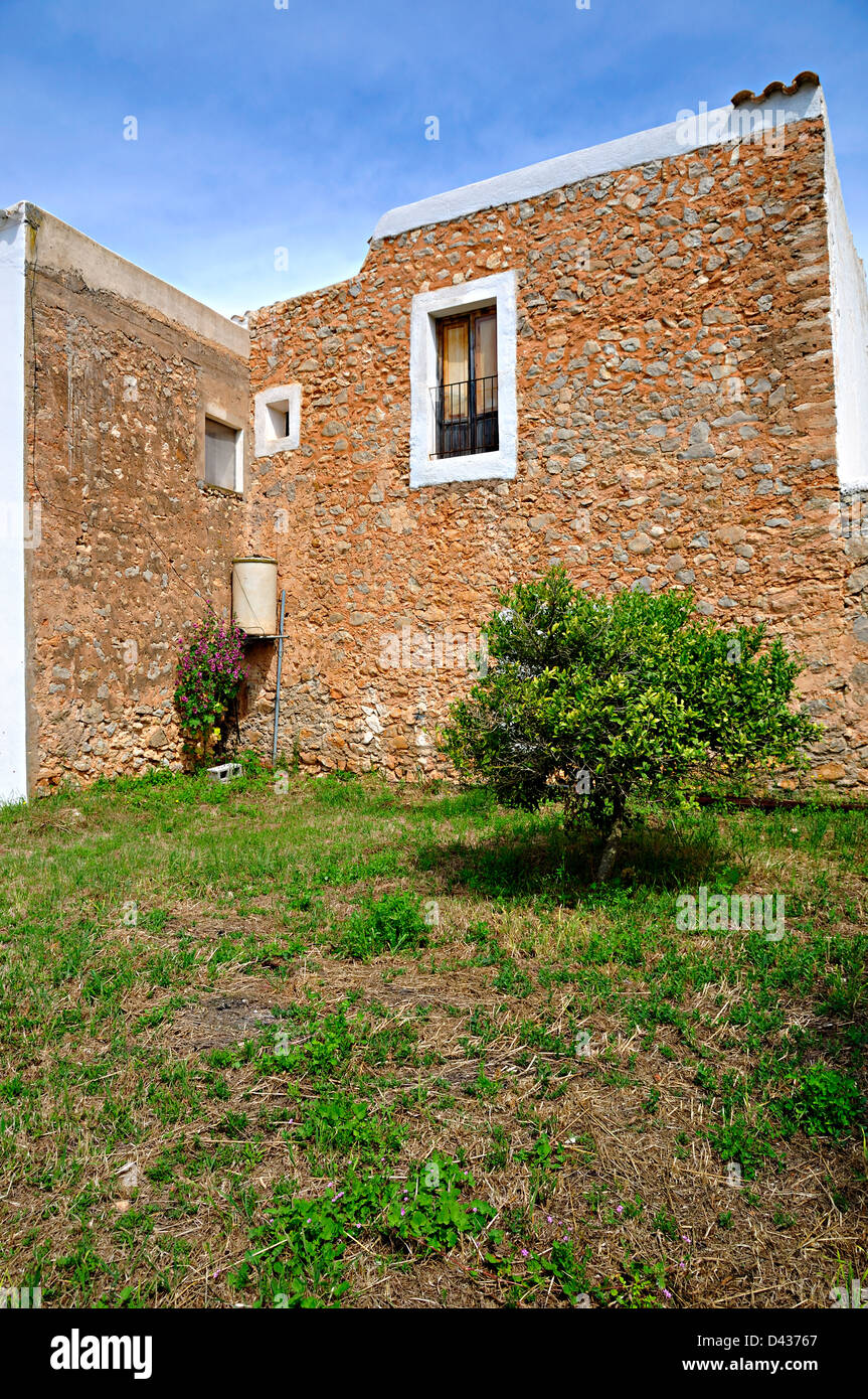 Casa de piedra tradicional ibiza fotografías e imágenes de alta resolución  - Alamy