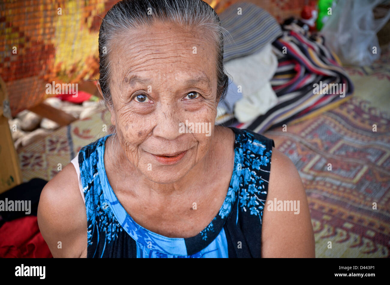 Mujer en un mercado de Laos, Luang Prabang, Laos Foto de stock