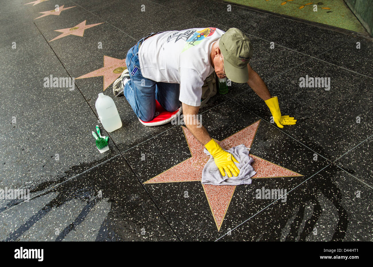 El lavado de las estrellas en el Paseo de la Fama de Hollywood Foto de stock