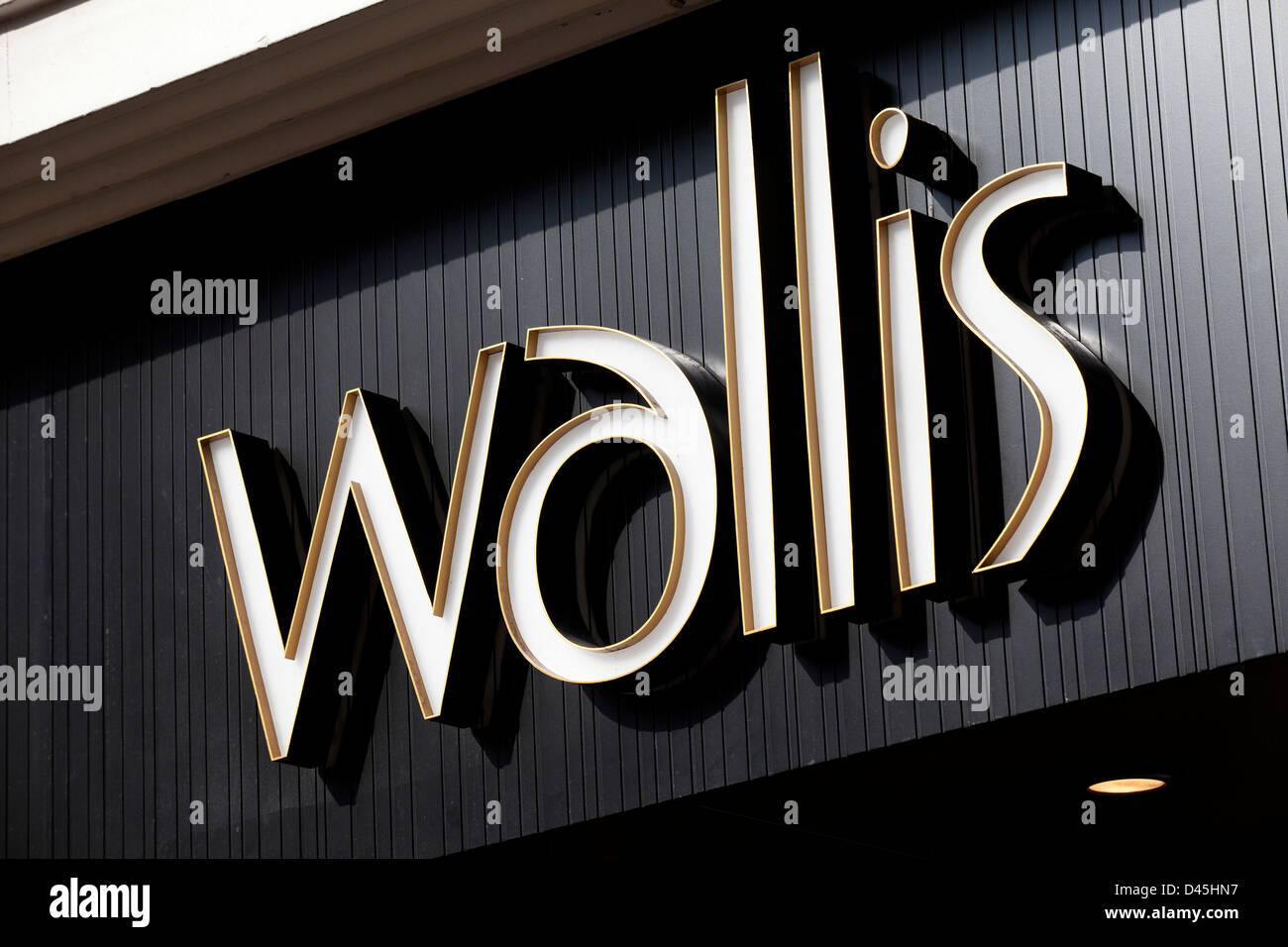 Firmar ropa de mujer tienda Wallis Fotografía de stock - Alamy
