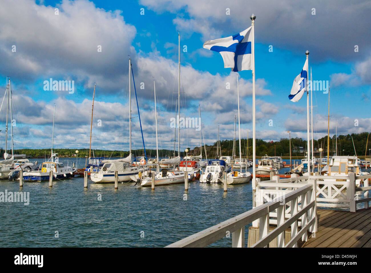 Finlandia Finlandia occidental, Naantali, vistas al puerto desde la rambla portuaria Foto de stock