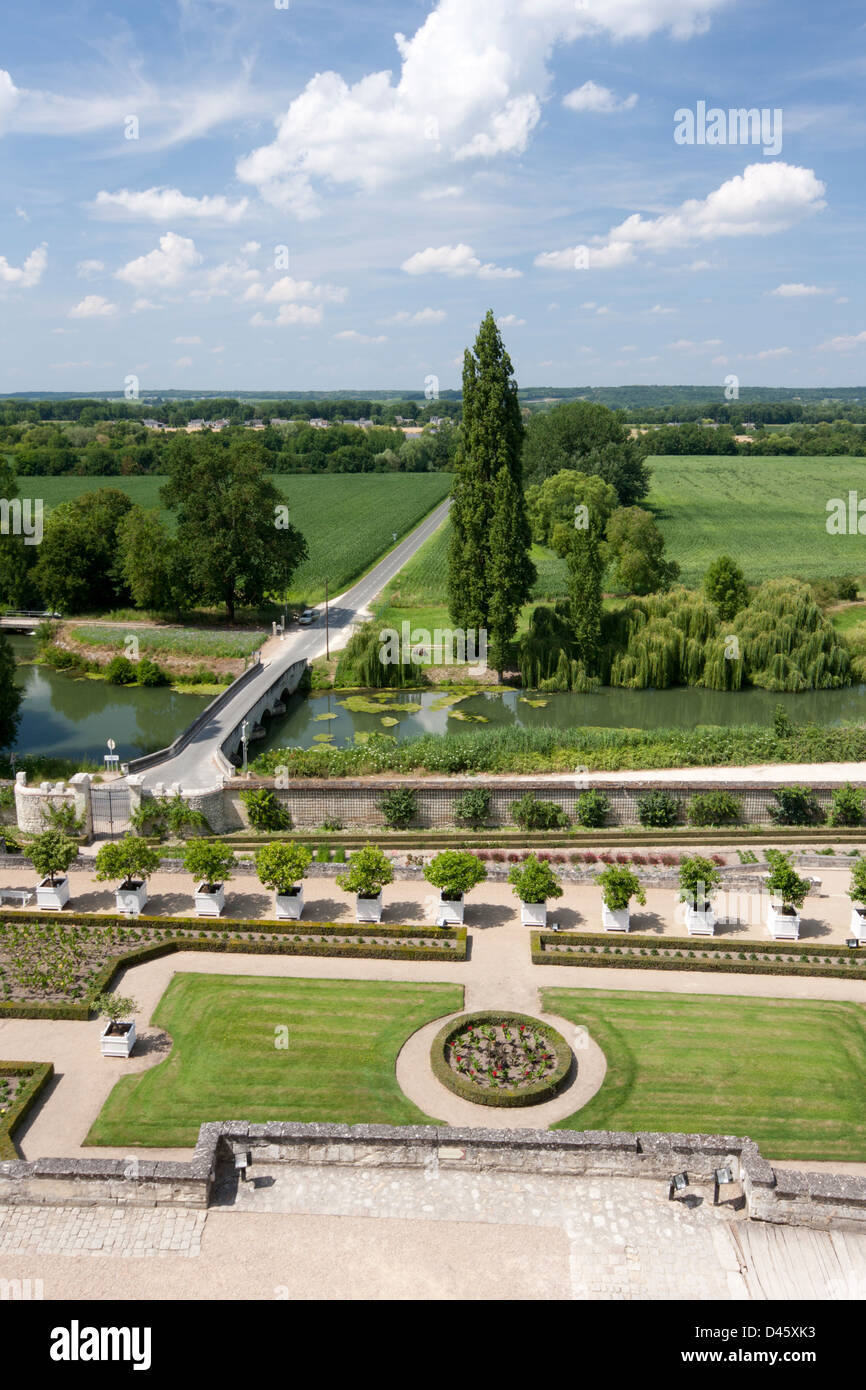 Los jardines ornamentales y el río Indre en la USSE en el Valle del Loira, Francia Foto de stock