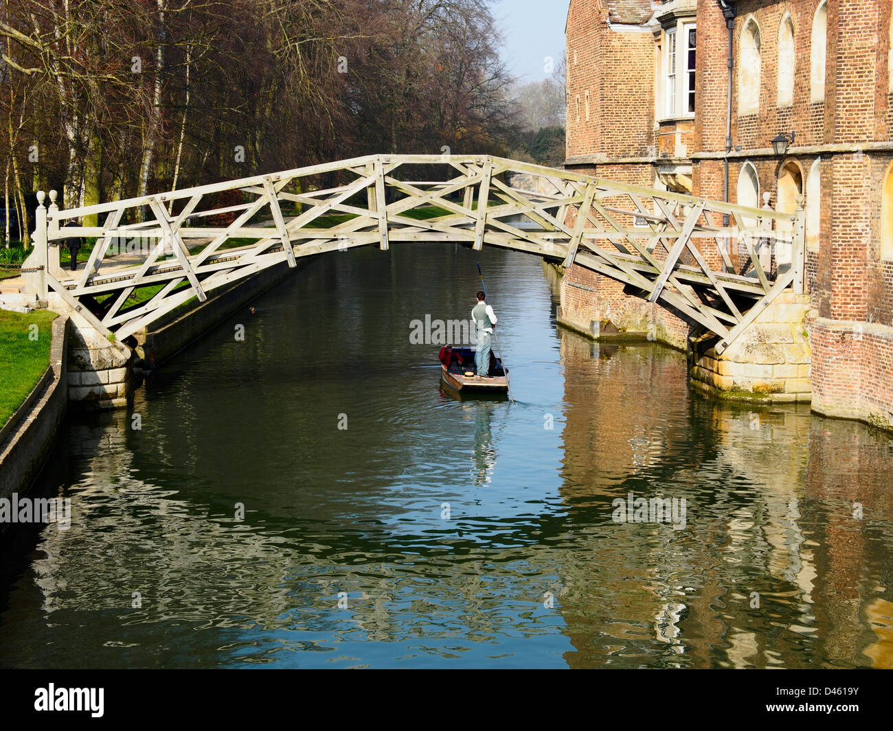 Punt bajo el puente sobre el río Cam matemática en Cambridge Foto de stock