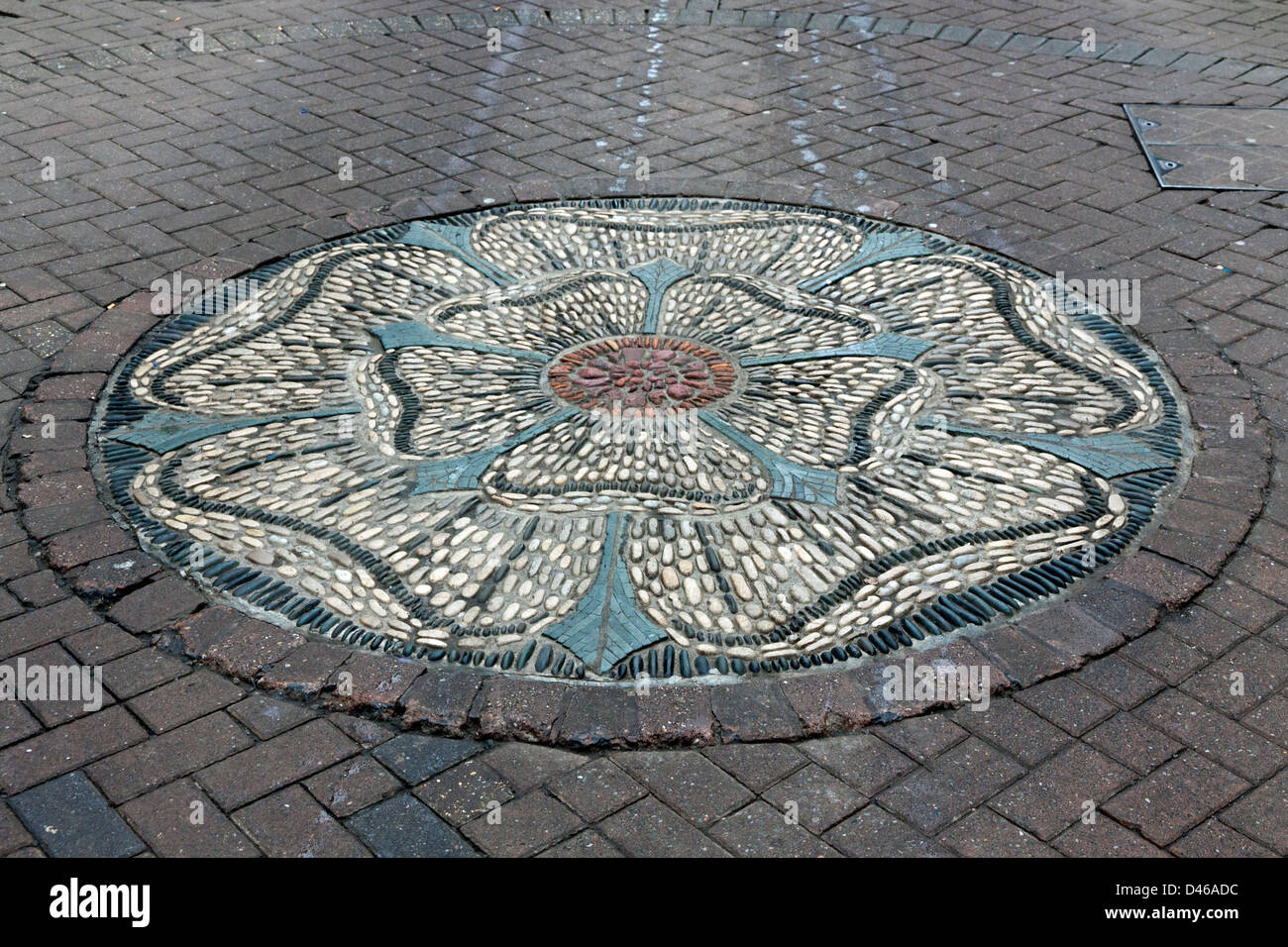 Emblema de mosaico en Ediburgh's Rose Street Foto de stock