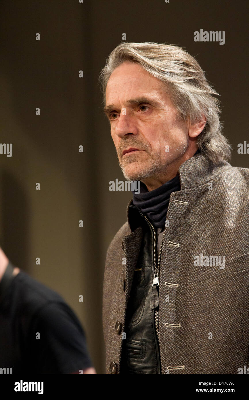 Oscarizado actor y productor ejecutivo y narrador de la película